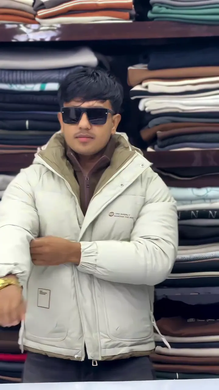 Ivory Heavy Puffer Jacket with Detachable Hood, Front Zip Closure and Utility Pockets for Men’s Extreme Winter Wear